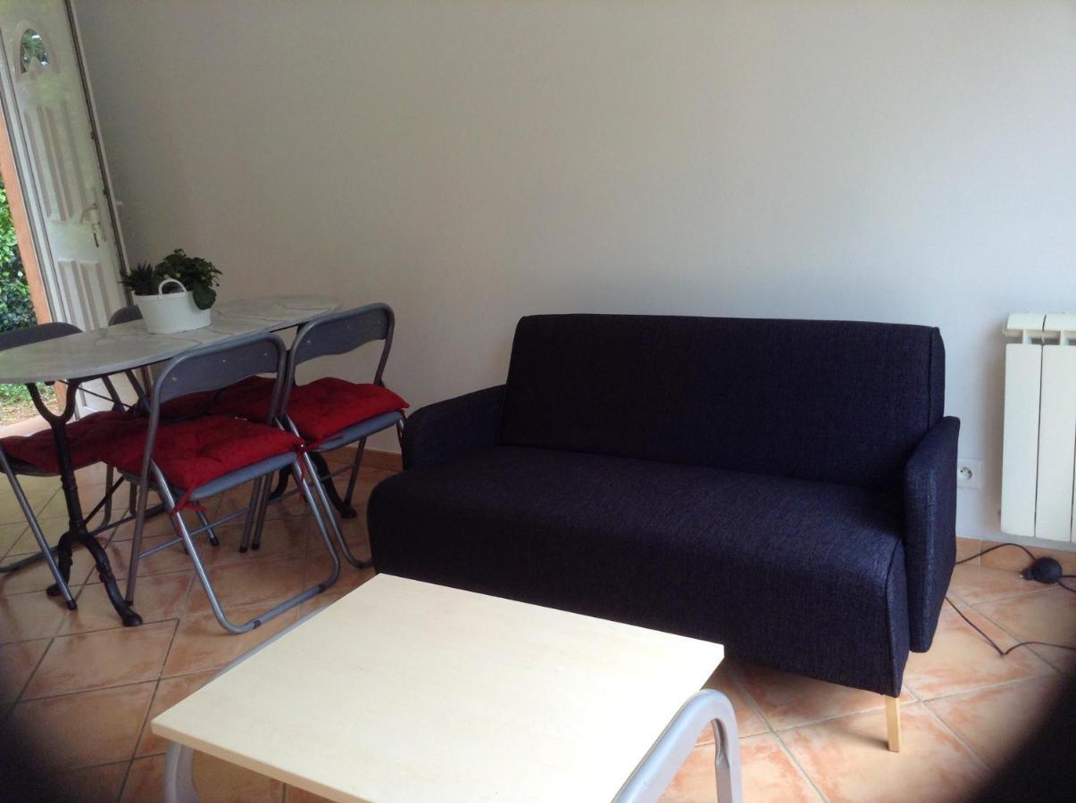 Charmant Appartement A Le Muy Avec Terrasse Et Jardin Екстер'єр фото
