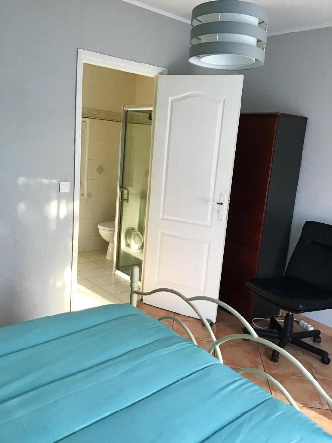 Charmant Appartement A Le Muy Avec Terrasse Et Jardin Екстер'єр фото