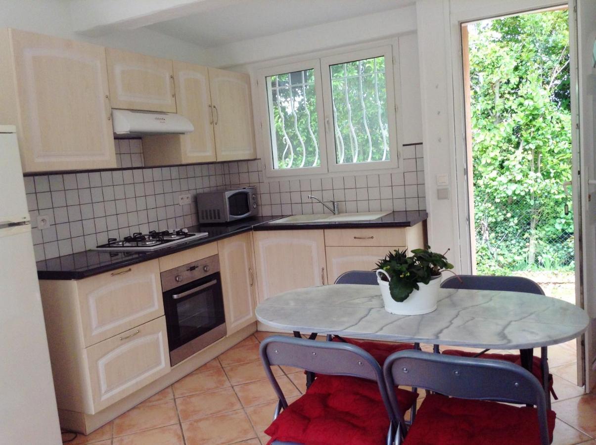 Charmant Appartement A Le Muy Avec Terrasse Et Jardin Екстер'єр фото